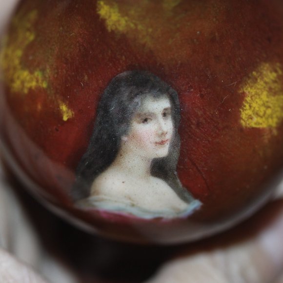 Antique Vintage Small German Porcelain Portrait Vase 4 1/2" tall - Picture 2 of 4